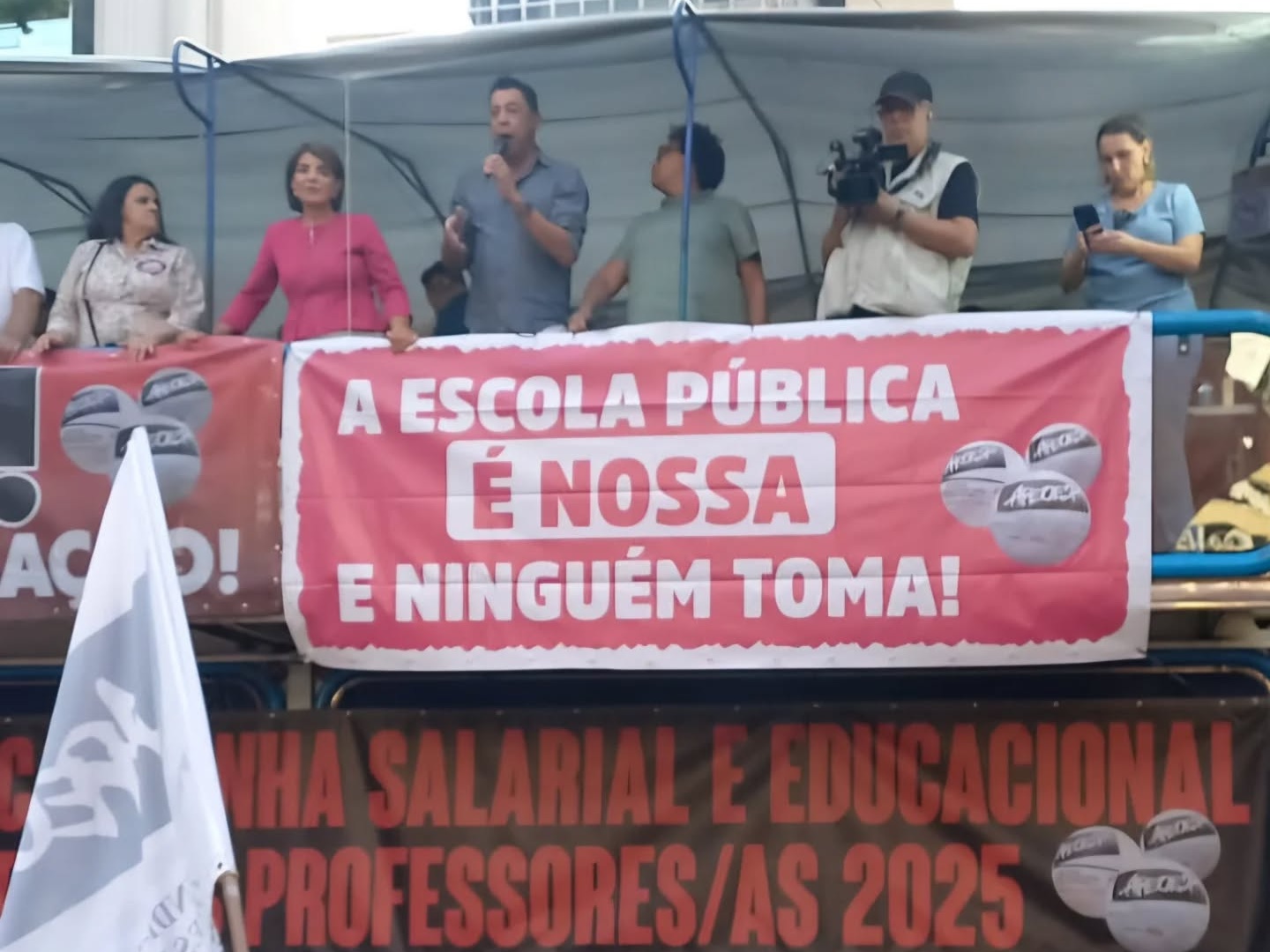 Professores da rede estadual de SP anunciam greve; veja data