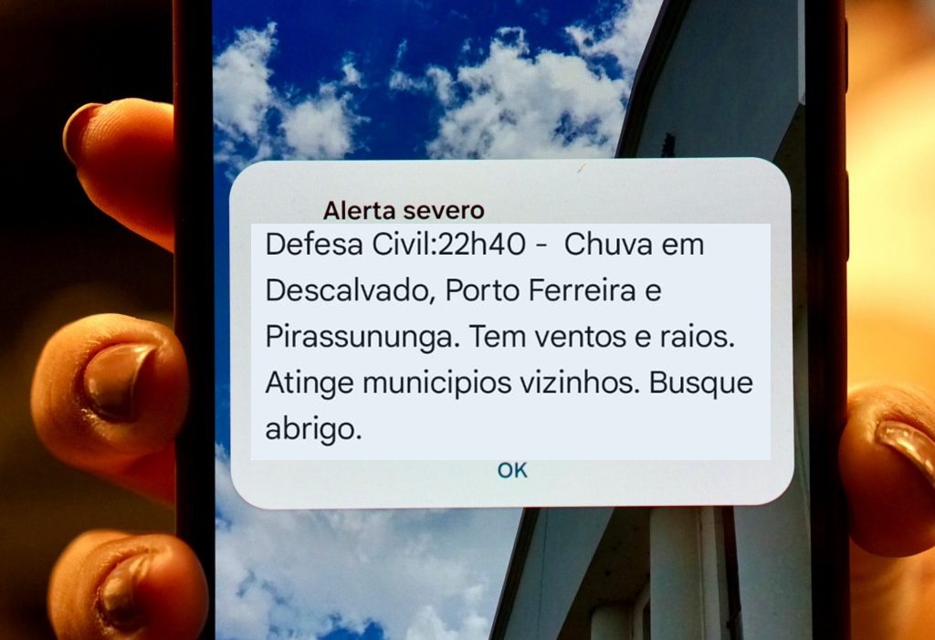 Alertas no celular ajudam moradores a se antecipar a temporais na região