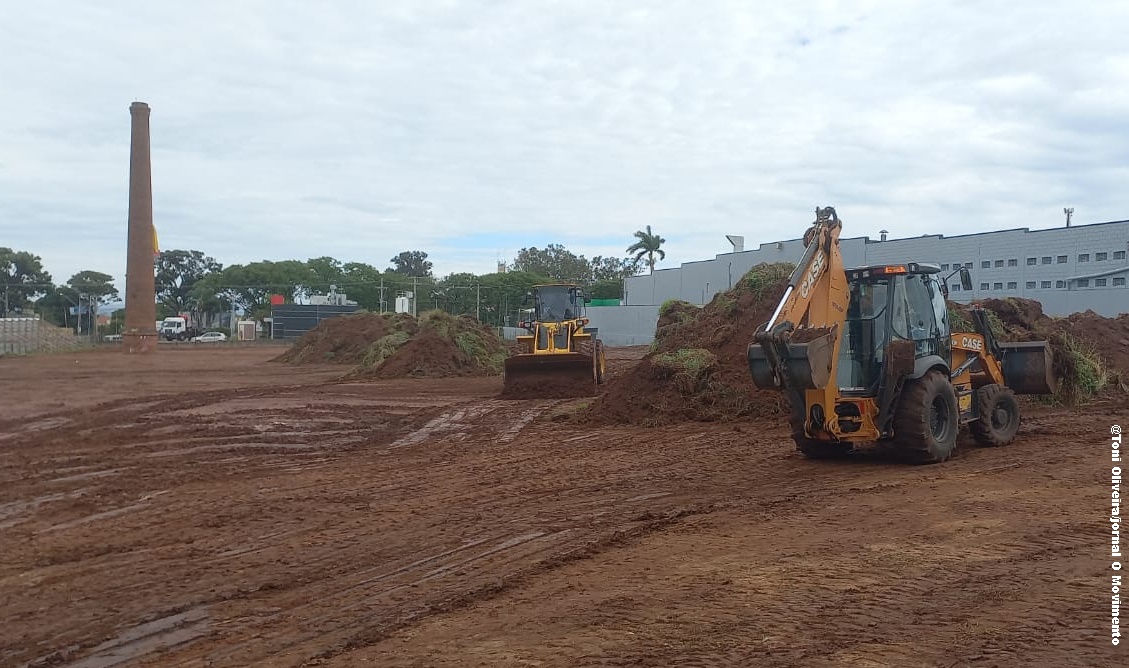 Máquinas iniciam obras do Shopping Pirassununga nesta semana