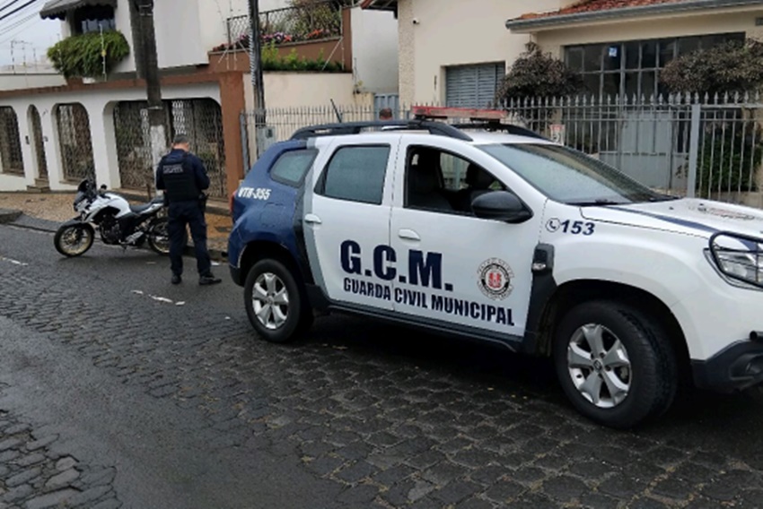 Homem é preso por suspeita de dirigir sob efeito de álcool no Centro de Pirassununga