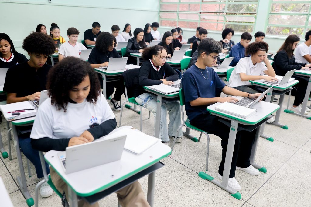 Escolas estaduais de Pirassununga retomam aulas na segunda-feira