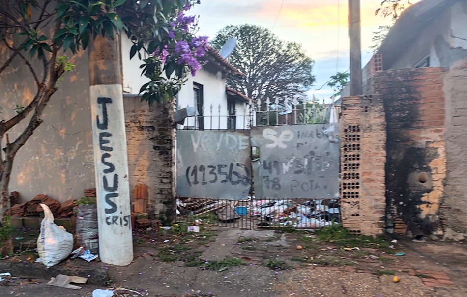 Lixo, sujeira e insegurança: abandono incomoda bairro em Pirassununga