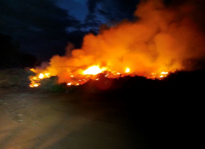 Princípio de incêndio atinge aterro sanitário de Pirassununga