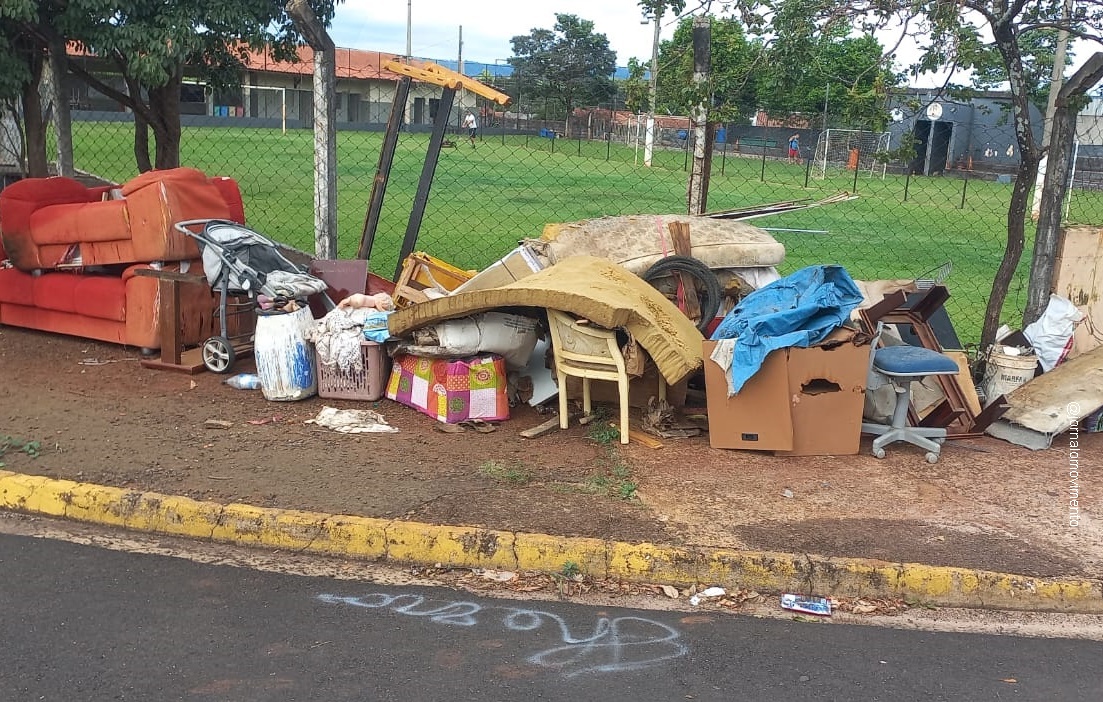Coleta de cata-treco não é realizada em Pirassununga e moradores reclamam