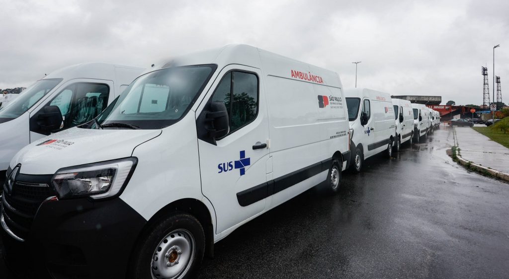 Cidades da região recebem vans para reforçar transporte de pacientes