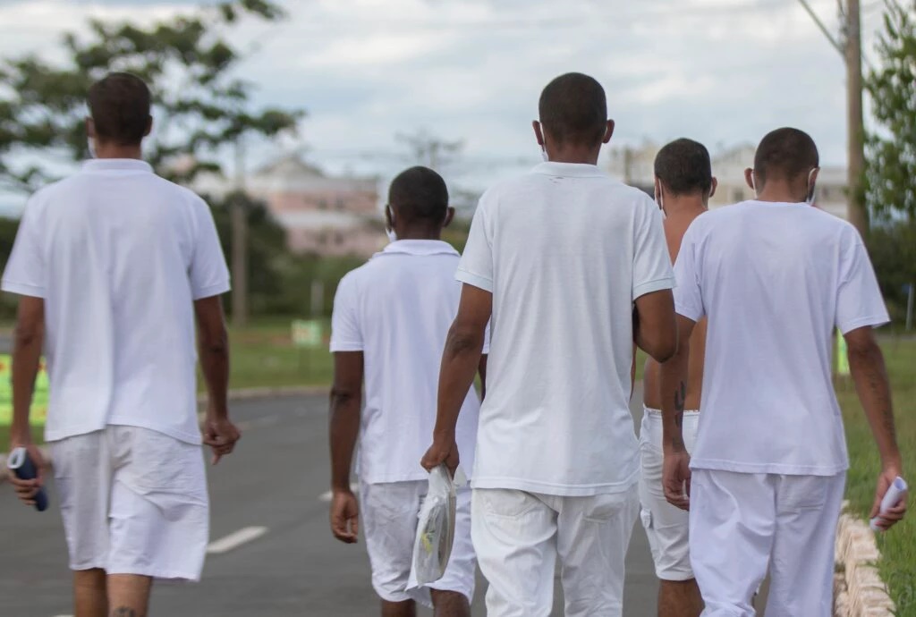 Mais de 290 detentos deixam presídios em saída temporária na região, diz SAP