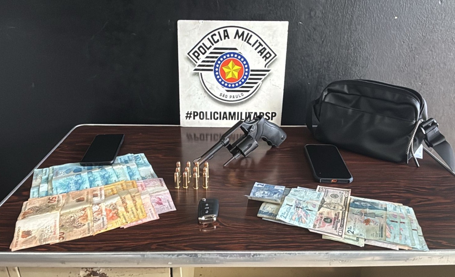 Colombiano é preso por porte ilegal de arma após perseguição em Pirassununga