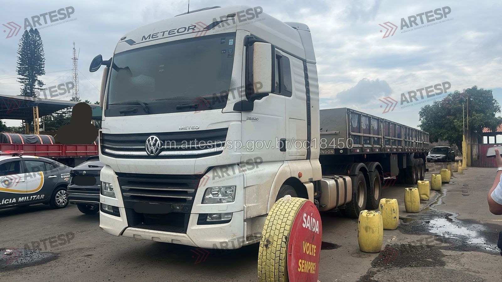 Caminhoneiro é encontrado morto dentro de caminhão na Anhanguera