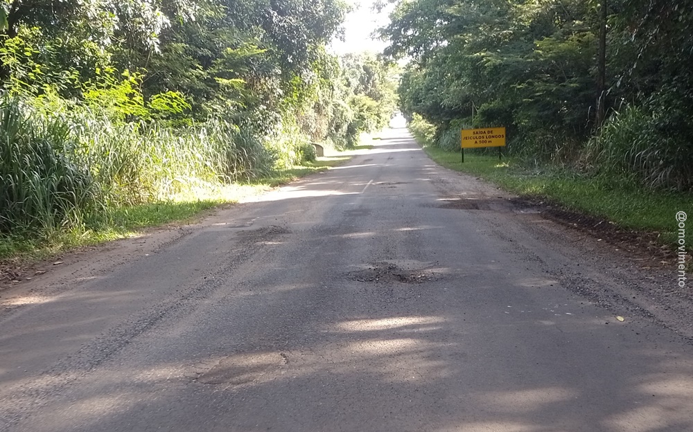 Estrada em situação precária preocupa motoristas em Pirassununga