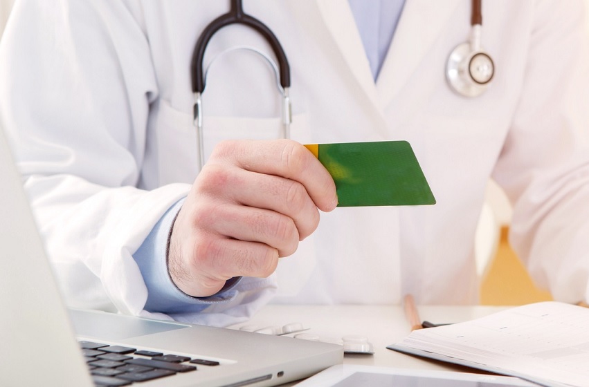 Confusão entre cartão de desconto e plano de saúde gera reclamações em Pirassununga