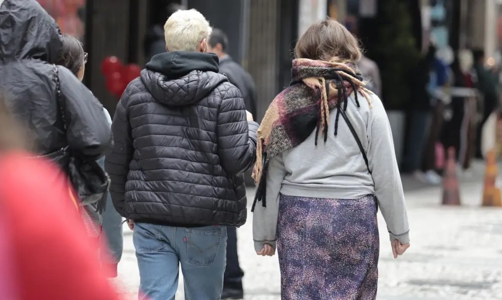 Primeira frente fria do ano derruba temperaturas em Pirassununga