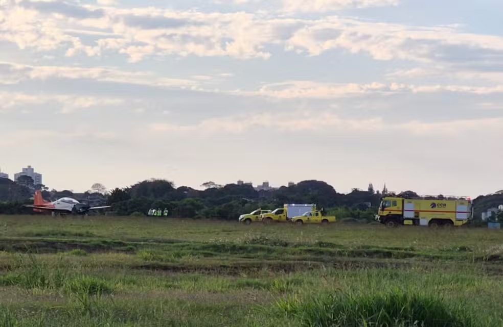 Avião da FAB que saiu de Pirassununga faz pouso de emergência e fecha pista de aeroporto no Paraná