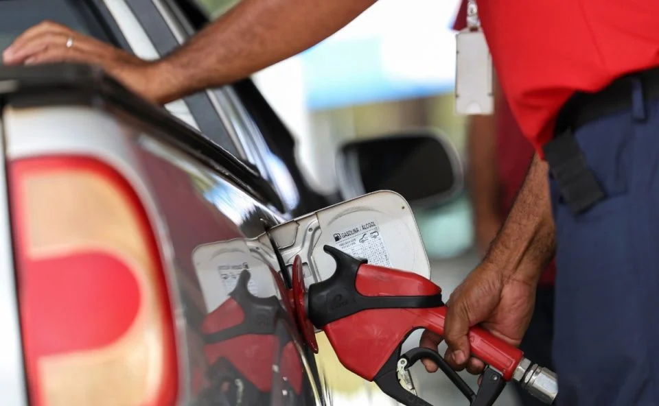 Reajuste da gasolina começa a valer nesta sexta-feira; veja os novos valores