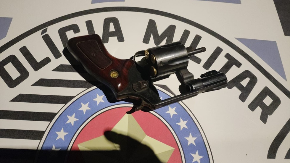 Homem é preso após disparo de arma de fogo em bar no Centro de Pirassununga