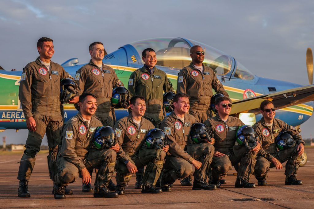 Esquadrilha da Fumaça forma novo líder para demonstrações aéreas