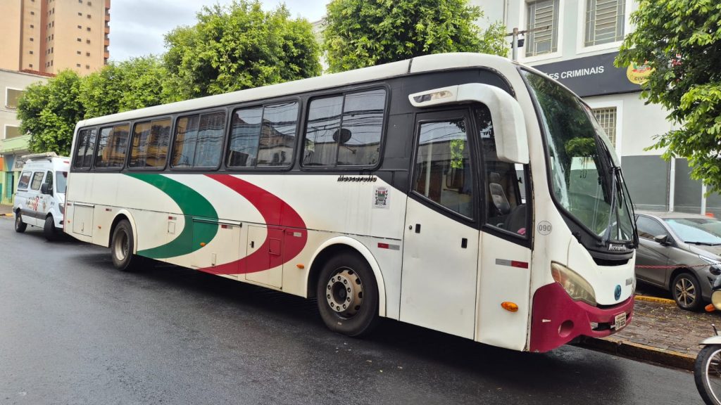 Ônibus da saúde de cidade da região com pacientes é sequestrado durante trajeto