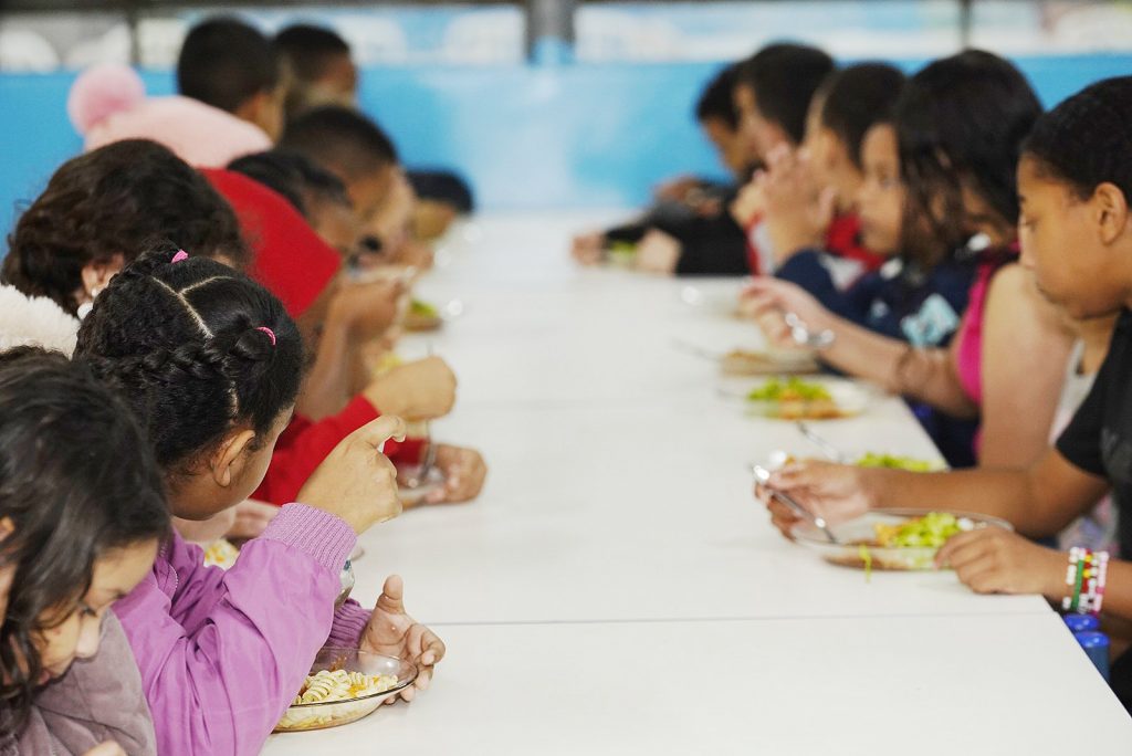 Escolas estaduais de Pirassununga e região vão oferecer merenda durante as férias de julho; veja como solicitar