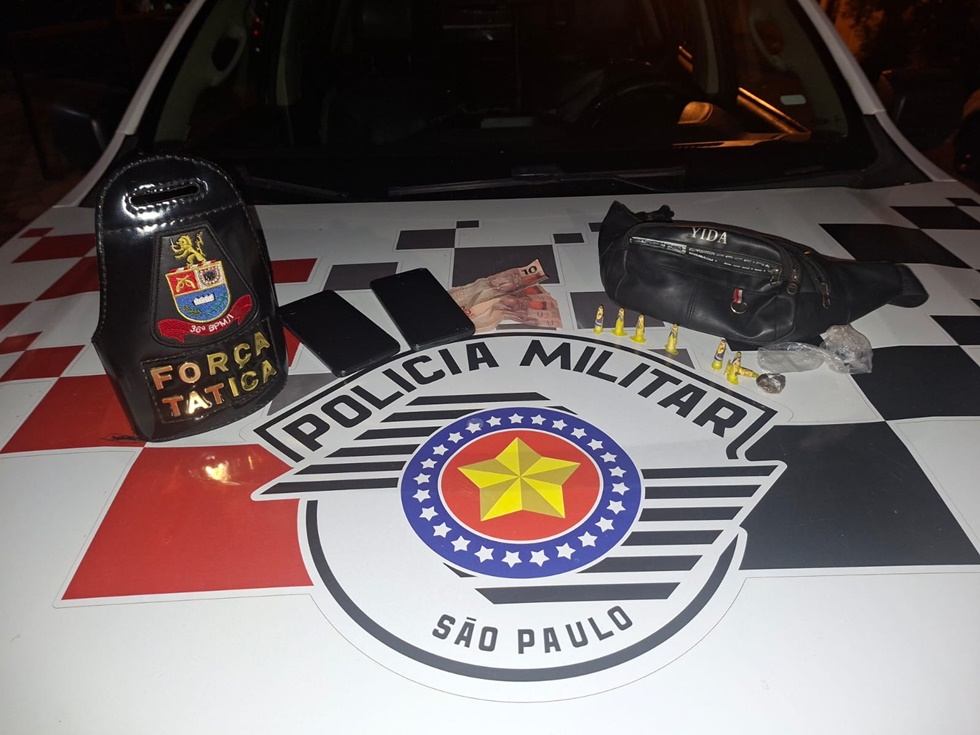 Adolescentes são apreendidos com drogas em praça conhecida por tráfico em Pirassununga