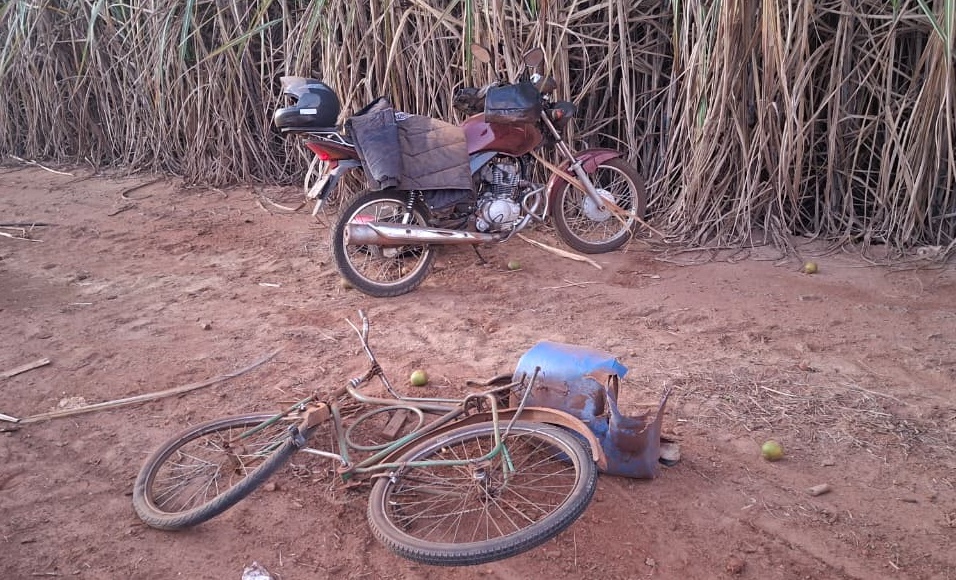 Idoso fica gravemente ferido após colisão entre bicicleta e motocicleta em Pirassununga