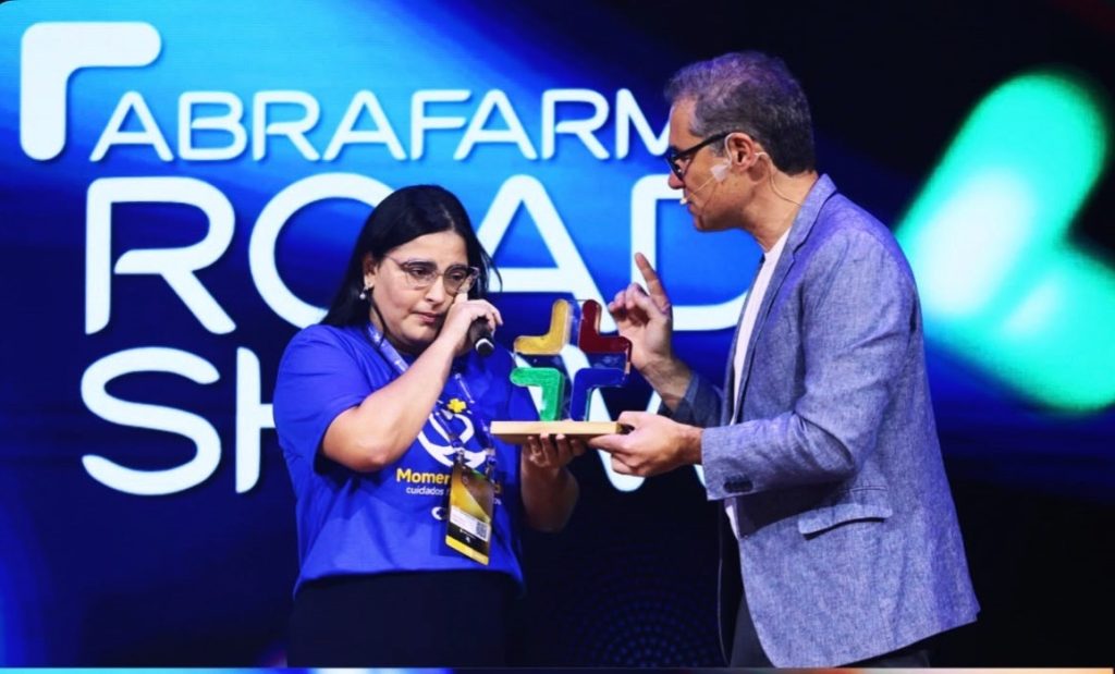 Farmacêutica de Pirassununga vence Prêmio Farmacêutico do Ano 2026 após socorrer bebê engasgada