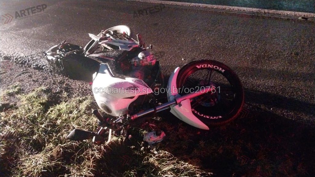 Motociclista morre após tombar e ser atingida por van na Rodovia Anhanguera, em Araras