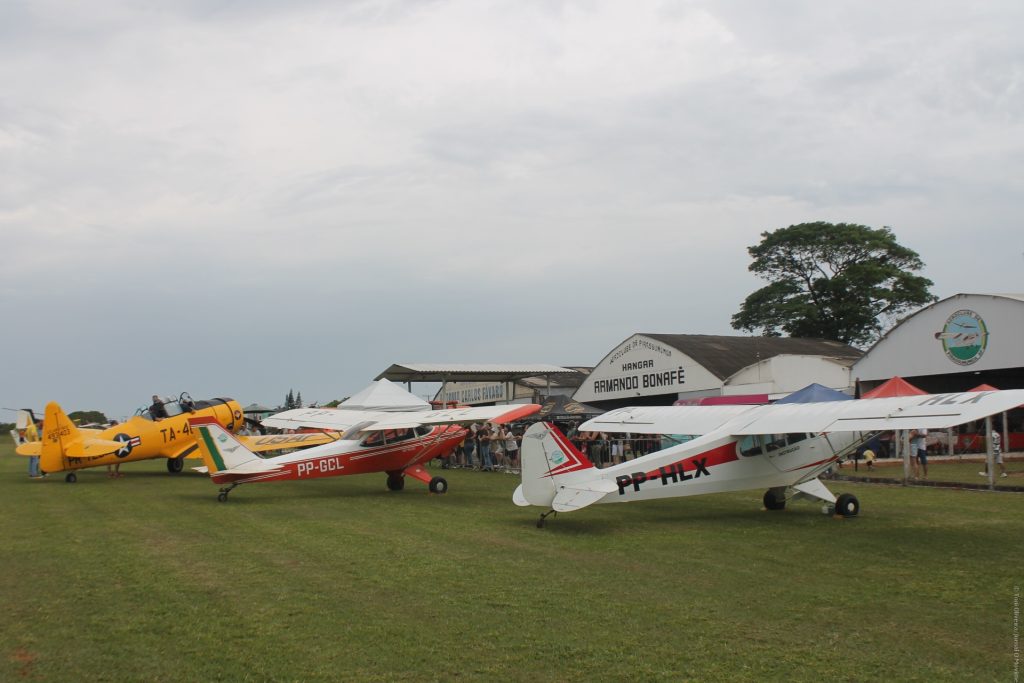 Aviões, atrações e famílias movimentam o 2º Fly-In em Pirassununga; fotos