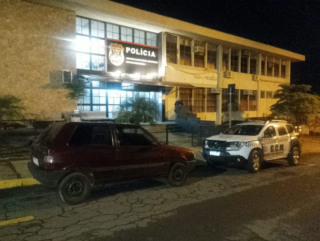 Carro furtado é encontrado durante patrulhamento em Pirassununga