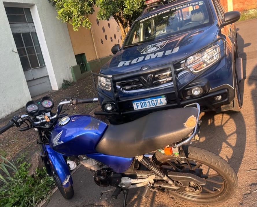 Dois homens são presos após fuga e queda de moto em Pirassununga