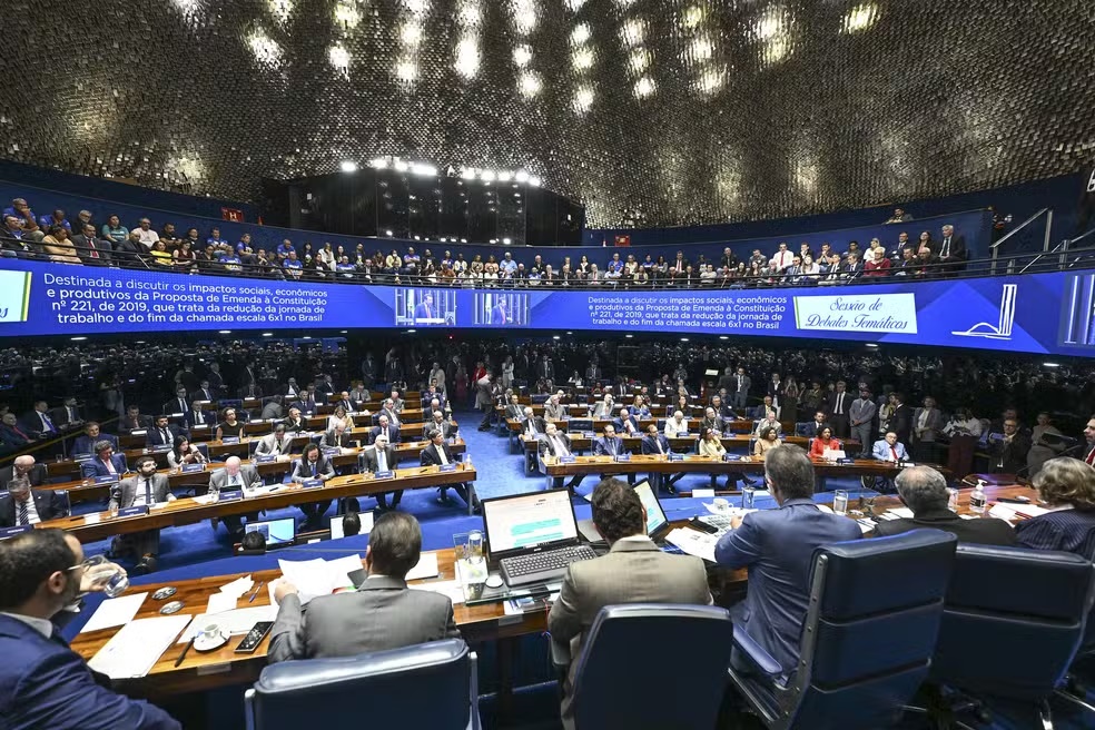 Senado aprova fim da escala 6×1 em dois turnos; PEC segue para promulgação